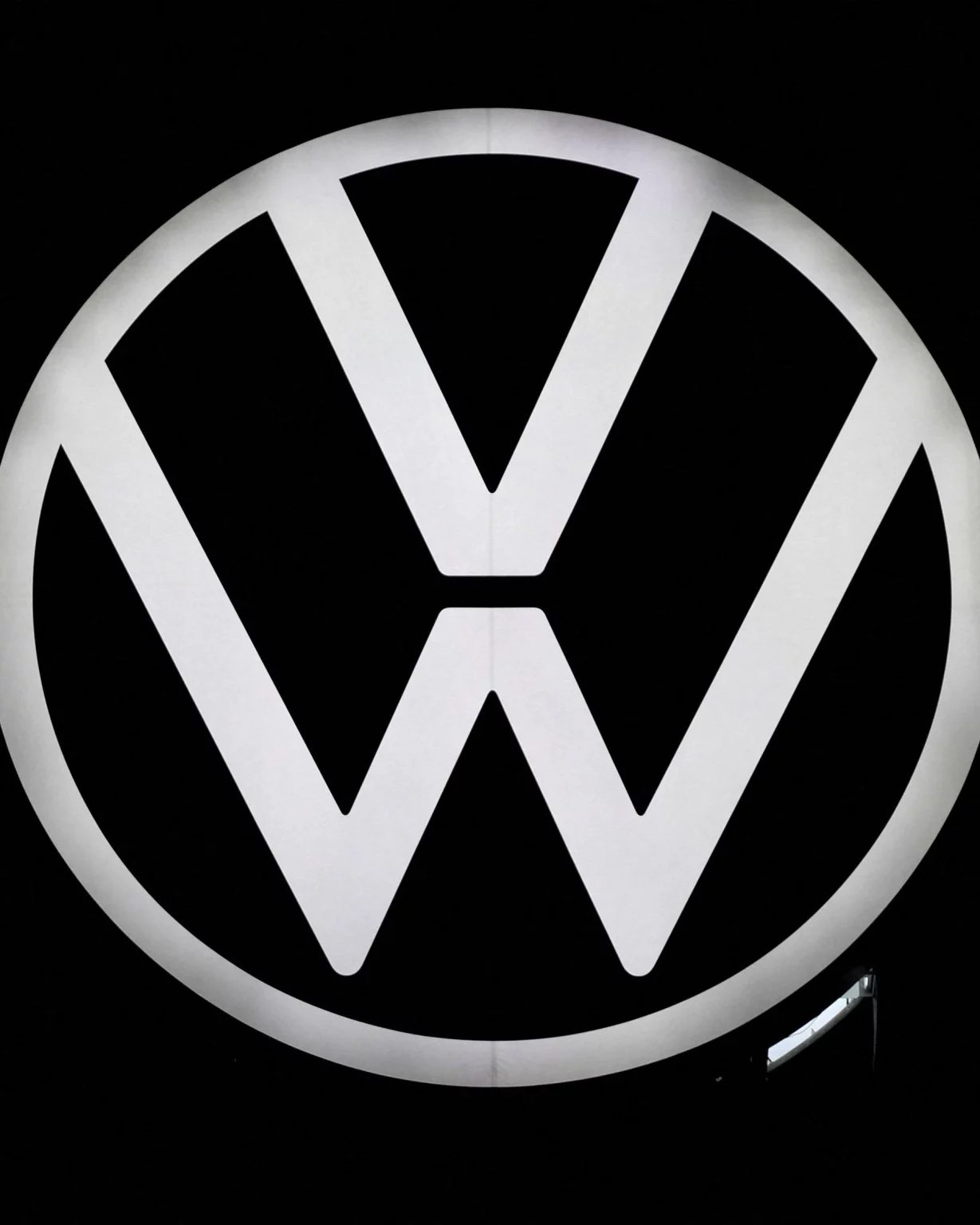 Inside Volkswagen’s $30B Plan To Boost Its Software Efforts, To Compete With Tesla, Hampered By Internal Battles, Technical Glitches, And A Complex Structure (Christoph Rauwald/Bloomberg)